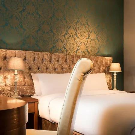 Camden Deluxe Hotel 2*